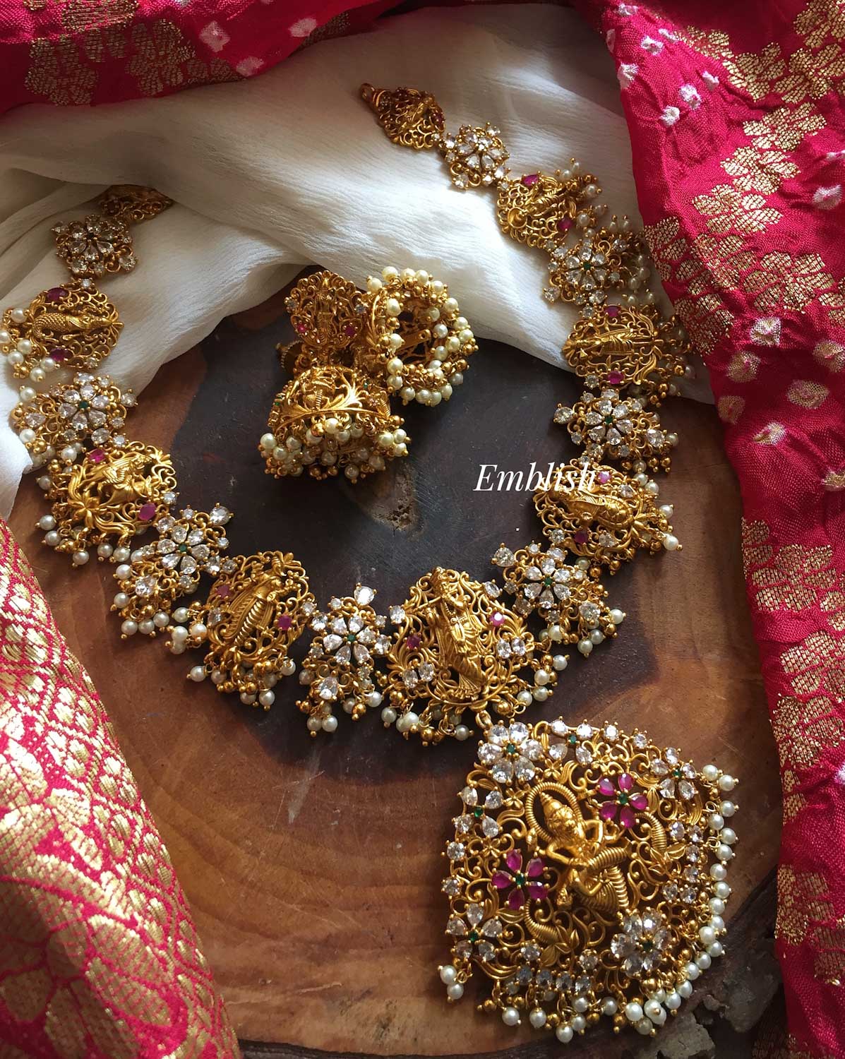 Dasavatharam crystal flower neckpiece 